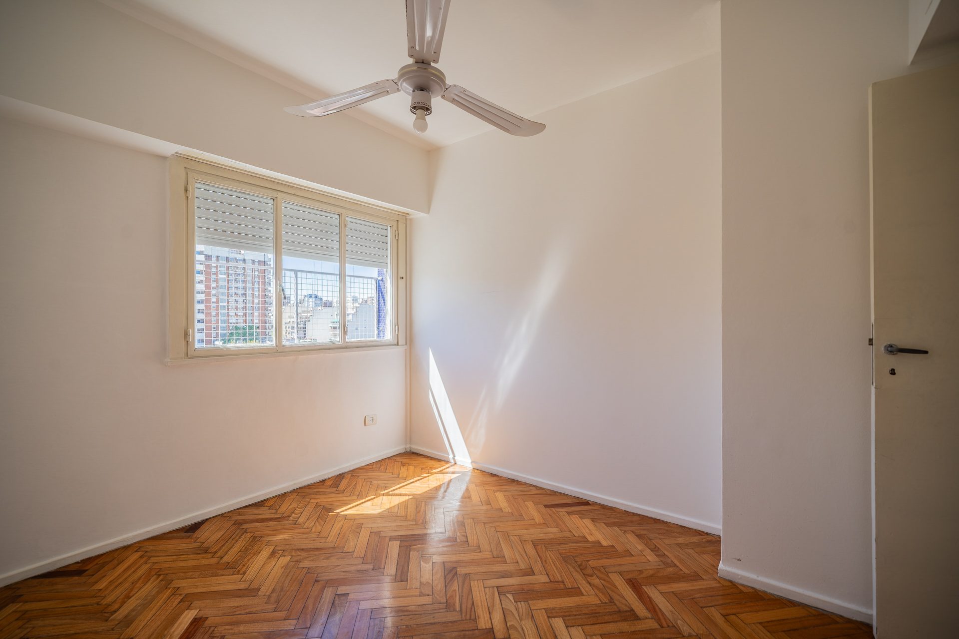 Cuatro ambientes con balcón al frente y vista panorámica — Belgrano — Foto 12