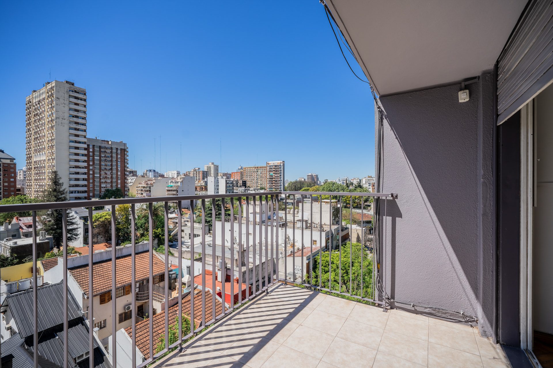 Cuatro ambientes con balcón al frente y vista panorámica — Belgrano — Foto 2
