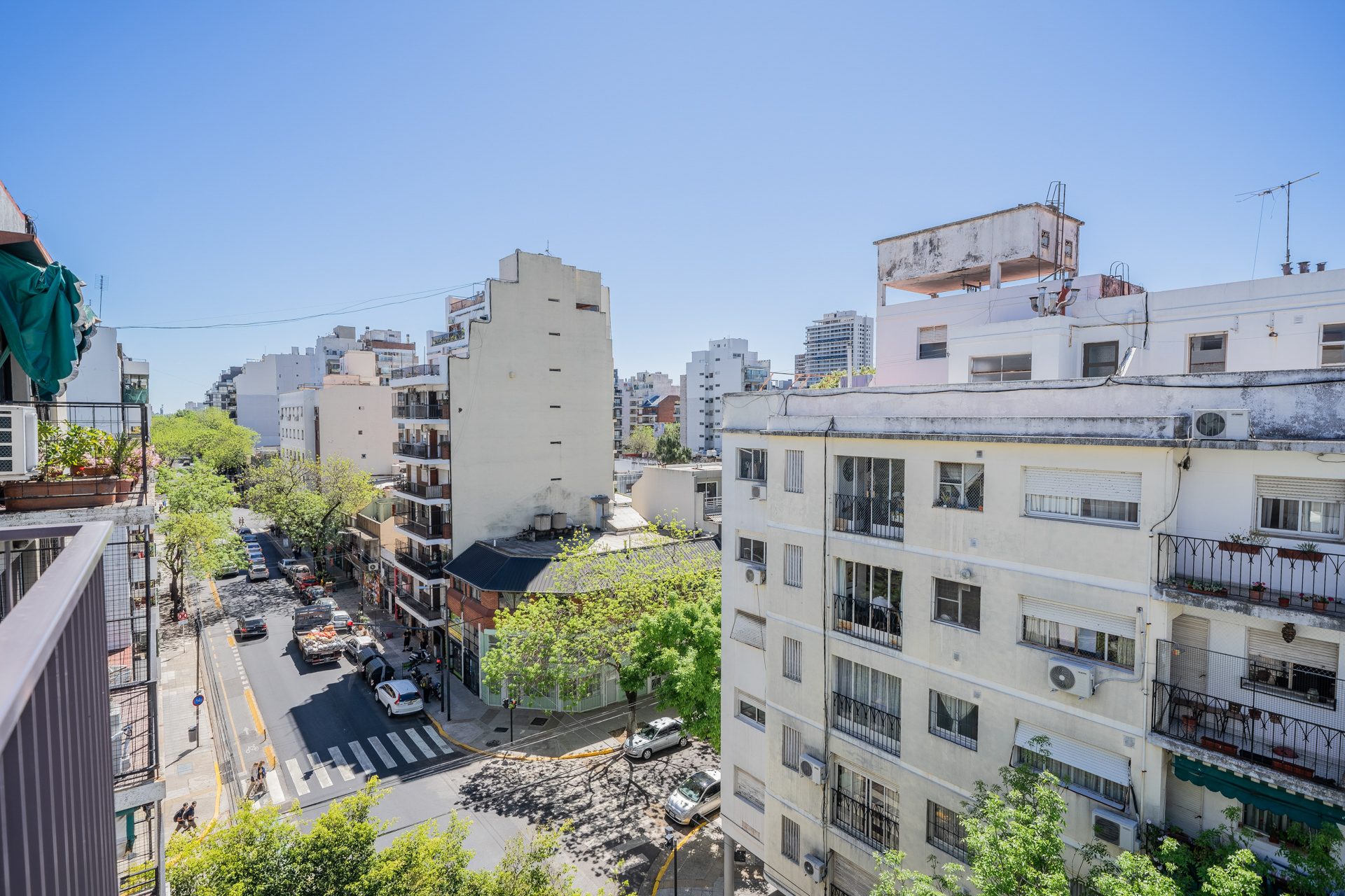 Cuatro ambientes con balcón al frente y vista panorámica — Belgrano — Foto 8